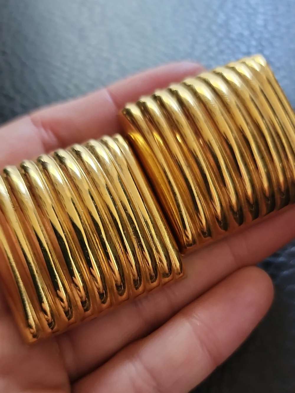 VTG Gold Ribbed Earrings - Chunky Ribbed Design - Picture 4 of 8